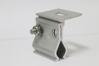 Roof mounting clamp